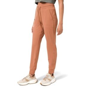 Lululemon Ready to Rulu Jogger in Desert Sun